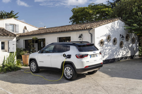 Recharge Jeep hybride
