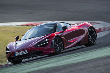 3/4 avant McLaren 720S rouge circuit
