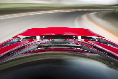 aileron McLaren 720S rouge