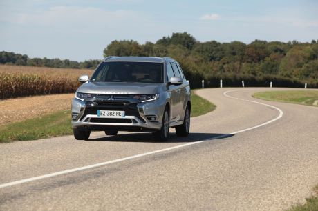 Mitsubishi Outlander PHEV 2019 roulant