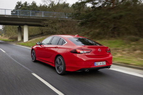 Opel Insignia Grand Sport 2017 arrière gauche sur route