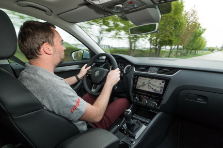 au volant planche de bord Skoda Octavia Scout 2.0 TDI 150 4x4 DSG7 (2017)