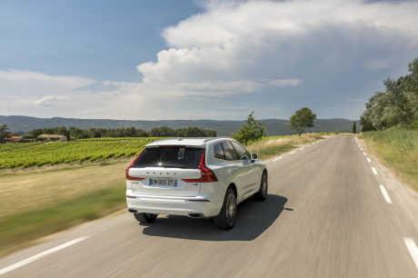 travelling 3/4 arrière Volvo XC60 T8 Twin Engine