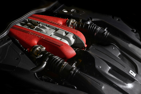 Ferrari F12tdf 2015 vue du moteur V12