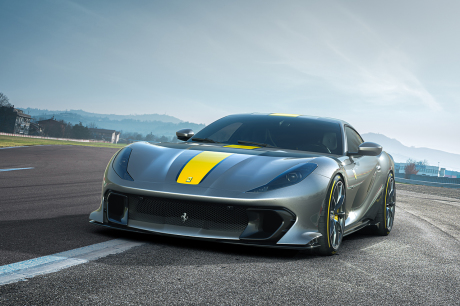 ferrari 812 competizione 2022