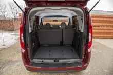 En configuration 5 places la capacité du coffre de la Fiat Doblo est de 790 litres.