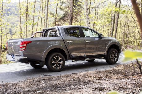 vue latérale Fiat Fullback (2016)