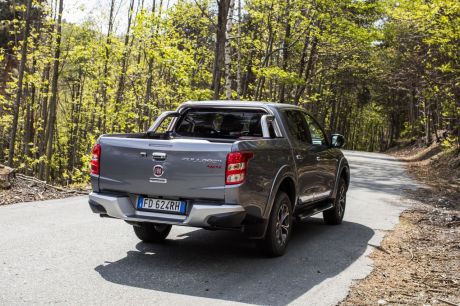 vue arrière Fiat Fullback (2016)