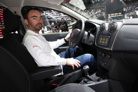 intérieur planche de bord Dacia Logan MCV salon de Genève 2016