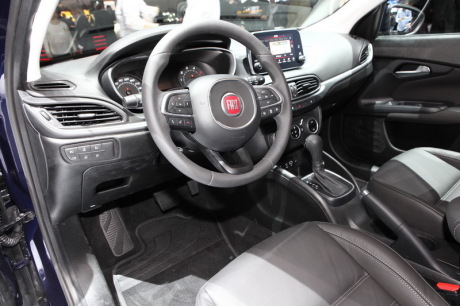 planche de bord Fiat Tipo Station Wagon salon de Genève 2016