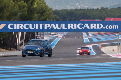 Ford Fiesta ST bleue circuit paul ricard castellet