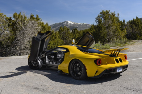 ford gt jaune