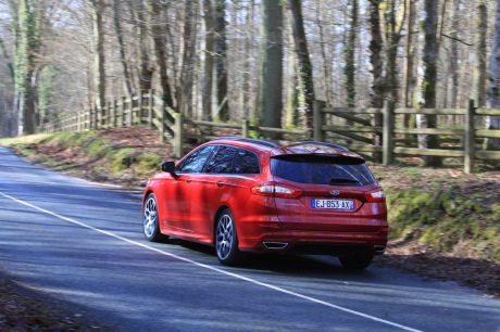 Ford Mondeo SW ST-Line 2017 rouge arrière gauche