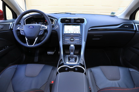 Ford Mondeo SW ST-Line 2017 planche de bord