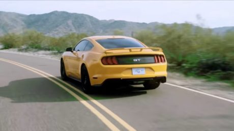 Ford Mustang 2018 restylée couleur jaune vue arrière