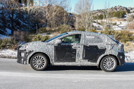 futur SUV urbain Ford 2020 vue de profil camouflage