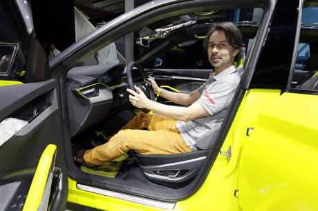 Didier Ric dans le Skoda Vision X concept