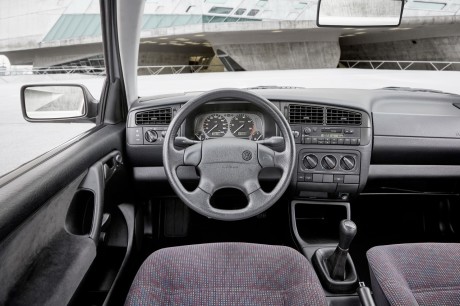 Volkswagen Golf 3 dashboard