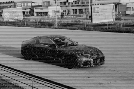 Maserati GranTurismo camouflage avant droit