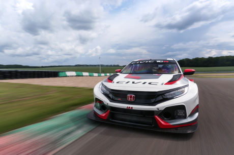 Honda Civic TCR 2018 travelling de face