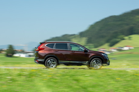 Honda CR-V 2018 marron profil droit en roulant