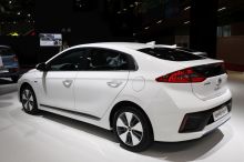Hyundai Ioniq Plug in hybride rechargeable 2017 blanche vue arrière gauche