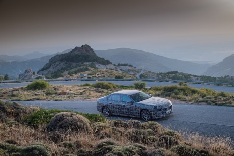 BMW i7 montagne soir