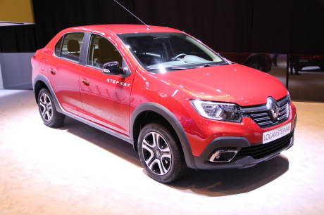 Renault Logan Stepway au salon de Moscou 2018 vue avant rouge