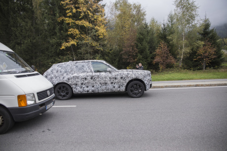 photo espion Rolls Royce Cullinan camouflage vue de profil