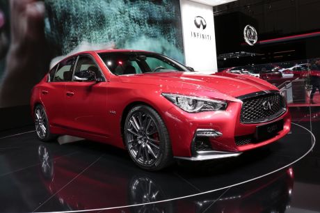 L'Infiniti Q50 S abrite le V6 3.0 biturbo de 405 ch.