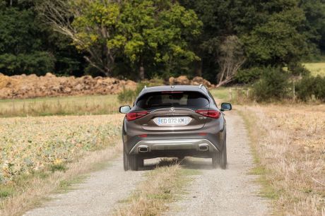 vue arriere Infiniti QX30 2.2d