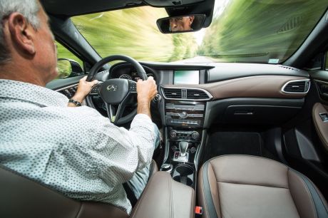 au volant de l'Infiniti QX30 2.2d