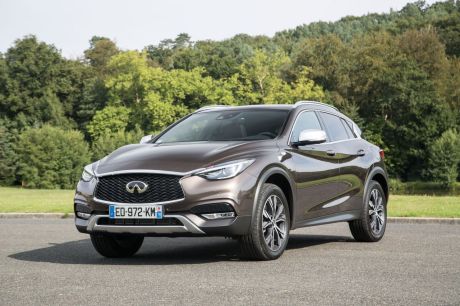 vue statique 3/4 avant Infiniti QX30 2.2d