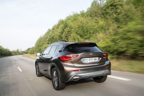 vue arriere Infiniti QX30 2.2d