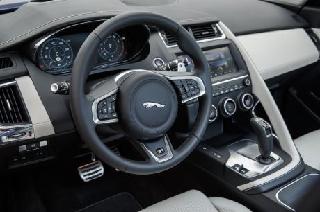 Jaguar E-Pace P300 (2018)