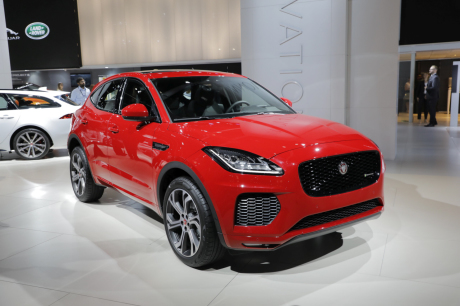 Jaguar E-Pace rouge 3/4 avant