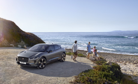 Jaguar I-Pace gris statique avant gauche