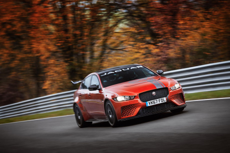 Jaguar XE SV Project 8 orange action AV au Nurburgring