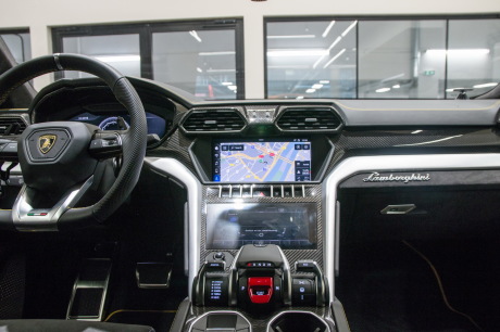 lamborghini urus intérieur