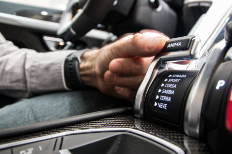 commande mode de conduite du lamborghini urus