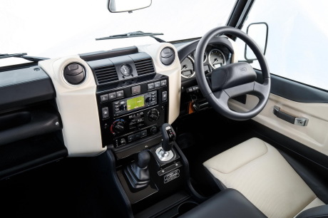 Land Rover Defender Works intérieur