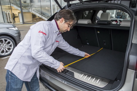 Le coffre du Range Rover Velar offre de 673 à 1 795 litres.