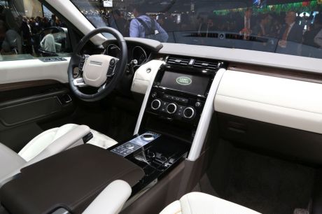 planche de bord nouveau land rover discovery 2017