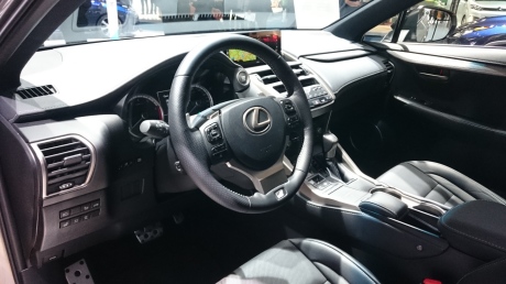 Lexus NX 300h (salon de Francfort 2017)