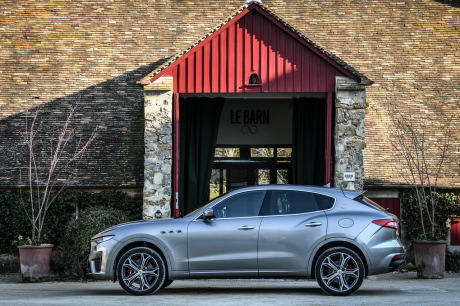 Maserati Levante S gris profil gauche