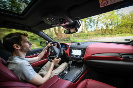 Maserati Levante S gris vue embarquée