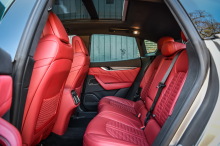 Maserati Levante S gris banquette