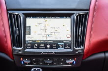 Maserati Levante S gris ecran GPS