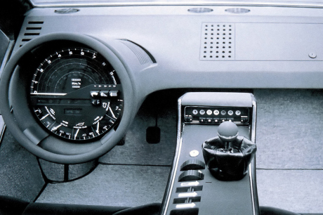 Maserati Boomerang 1971 volant etrange