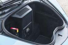 ...et y ajoute un espace de 52 l à l'arrière quand le toit est fermé. Toujours ça de gagné !